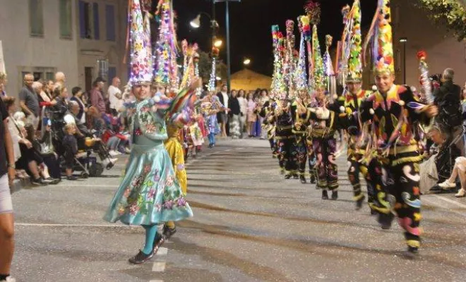 Le Corso de la Lavande à Valréas du 3 au 5 août 2024 : Une Fête Éclatante de Couleurs et de Traditions, Saint-Paul-Trois-Châteaux, La Villa Tria Castella