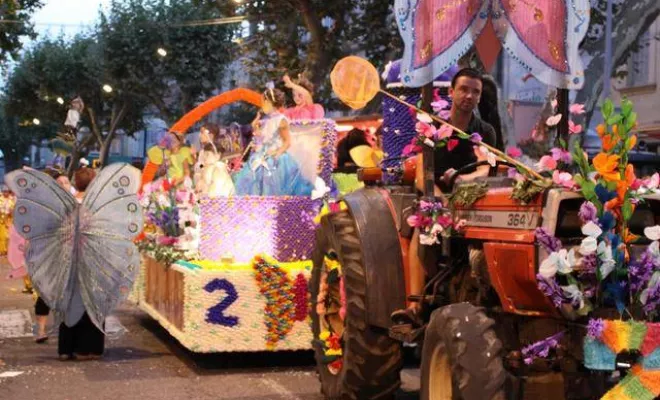 Le Corso de la Lavande à Valréas du 3 au 5 août 2024 : Une Fête Éclatante de Couleurs et de Traditions, Saint-Paul-Trois-Châteaux, La Villa Tria Castella